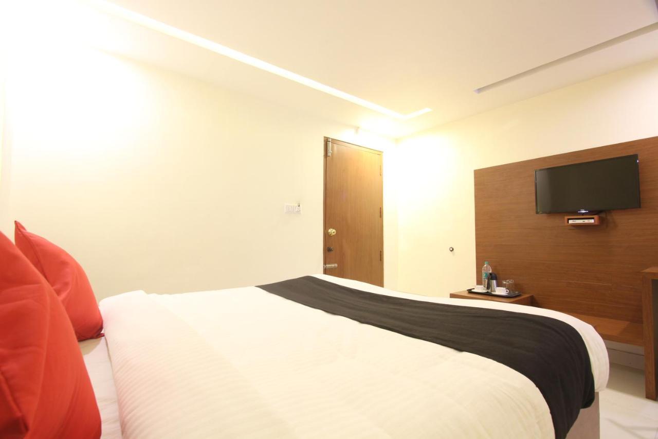Divines Business Hotel Kuzhittura Экстерьер фото